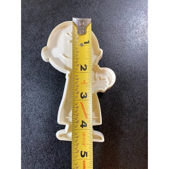 Vintage Snoopy Charlie Brown Cookie Cutter United Feature Syndicate - Picture 3 of 3